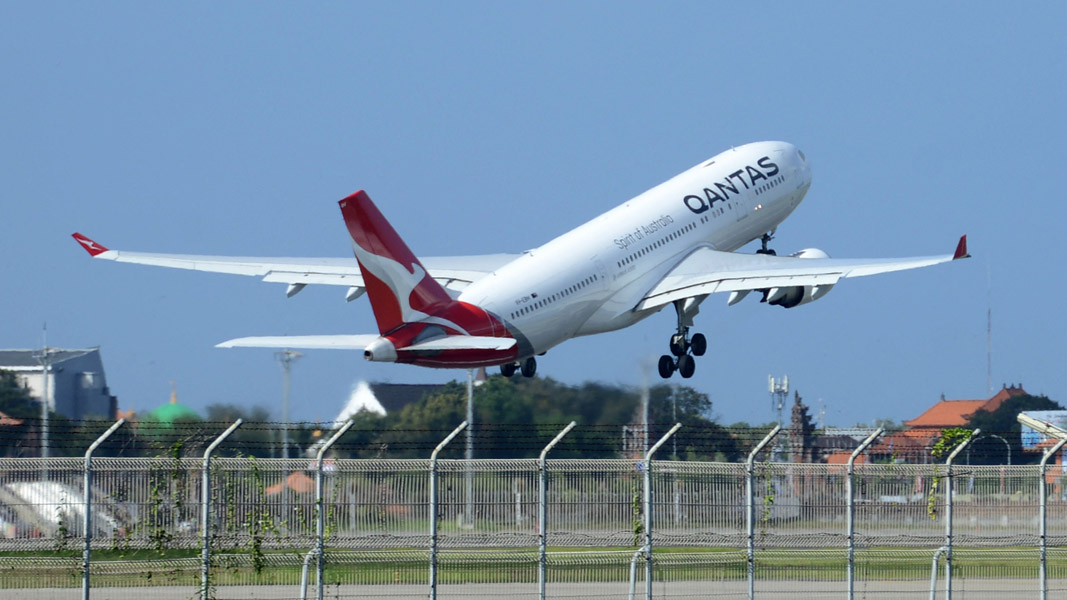 Out of the holding pattern: Aussie planes return to the sky after two years of lockdown